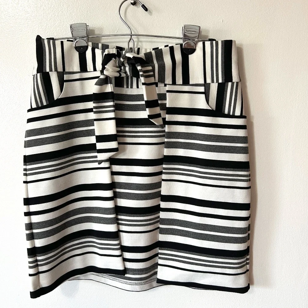 Women's cabi Grandstand Ponte Knit Black White Stripe Faux Wrap Pencil Skirt - Picture 2 of 16